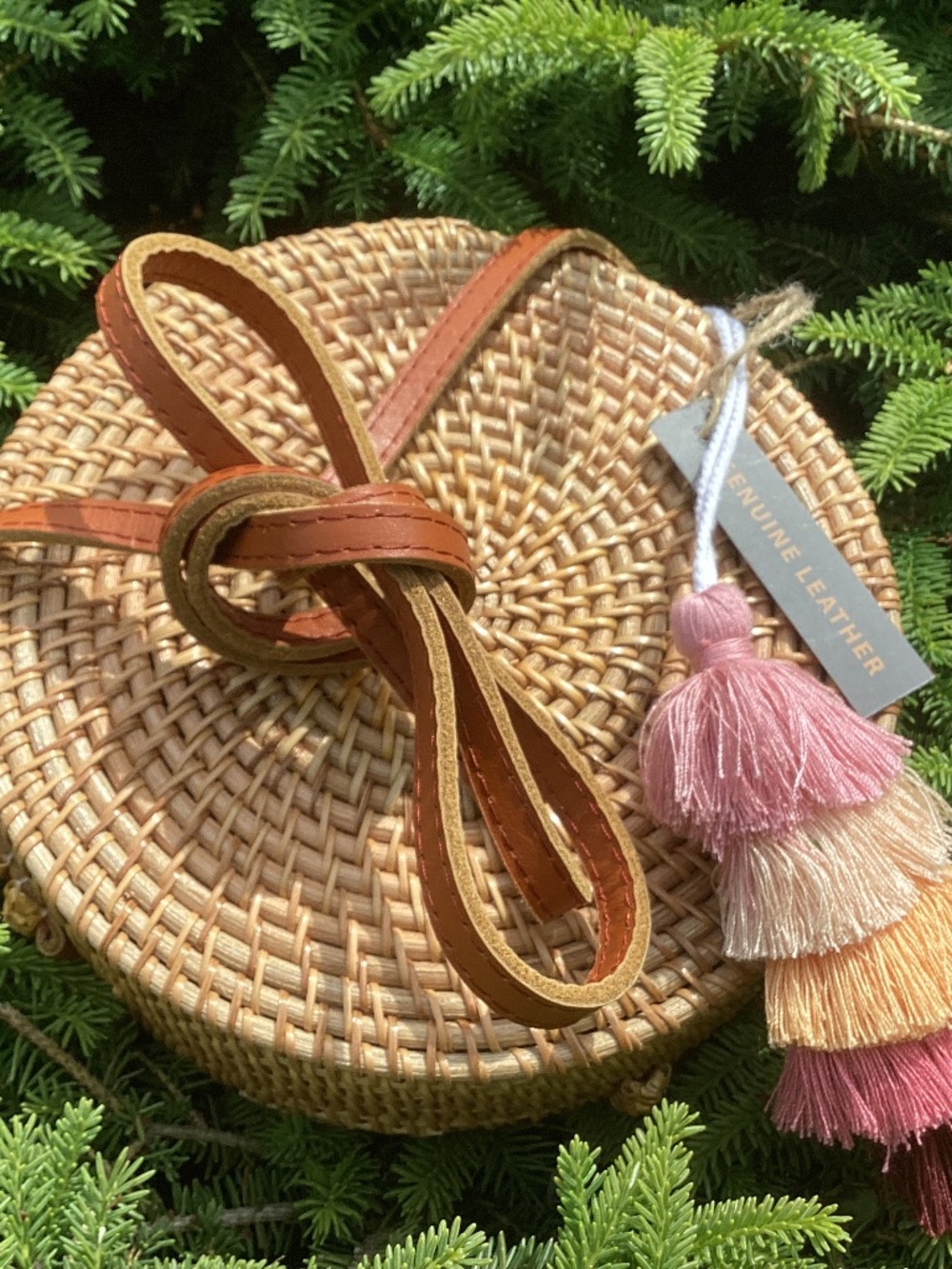 Beautiful Boho Wicker Raffia Circular Snap Close Leather Handbag🌺🌸